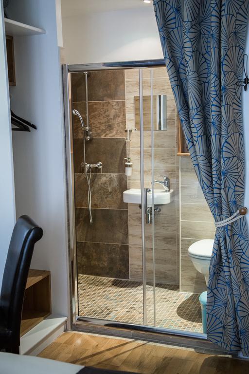 Private Room In A Parisian Homestay! - Close To It All! 외부 사진
